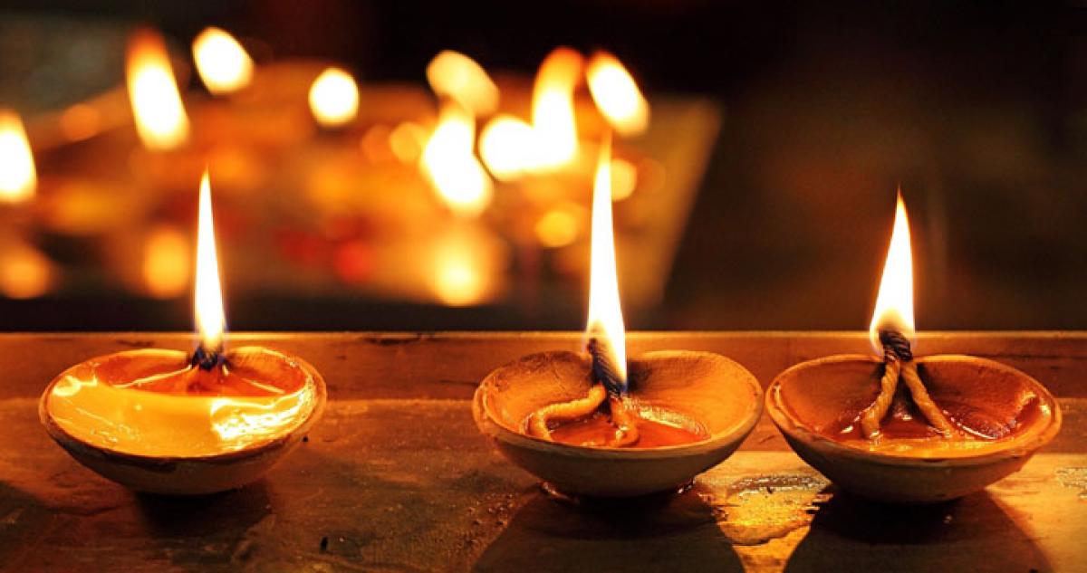 Earthen lamps, diyas give way to Chinese lights this Diwali